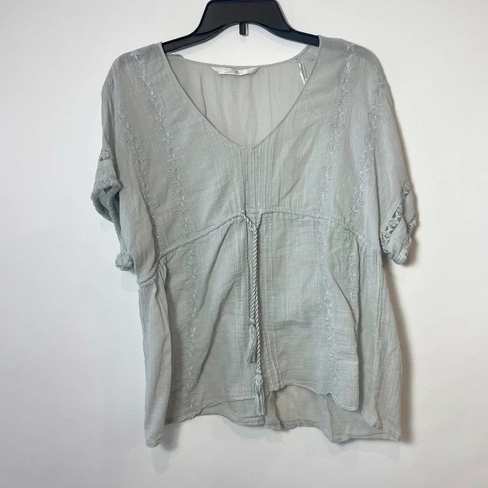 Zara Trafaluc Women Scoop Neck Blouse Gray S Embroidered Fringe Trim Lightweight